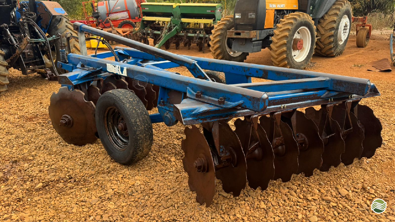 IMPLEMENTOS AGRICOLAS GRADE ARADORA ARADORA 16 DISCOS Marcão Tratores UBERABA MINAS GERAIS MG